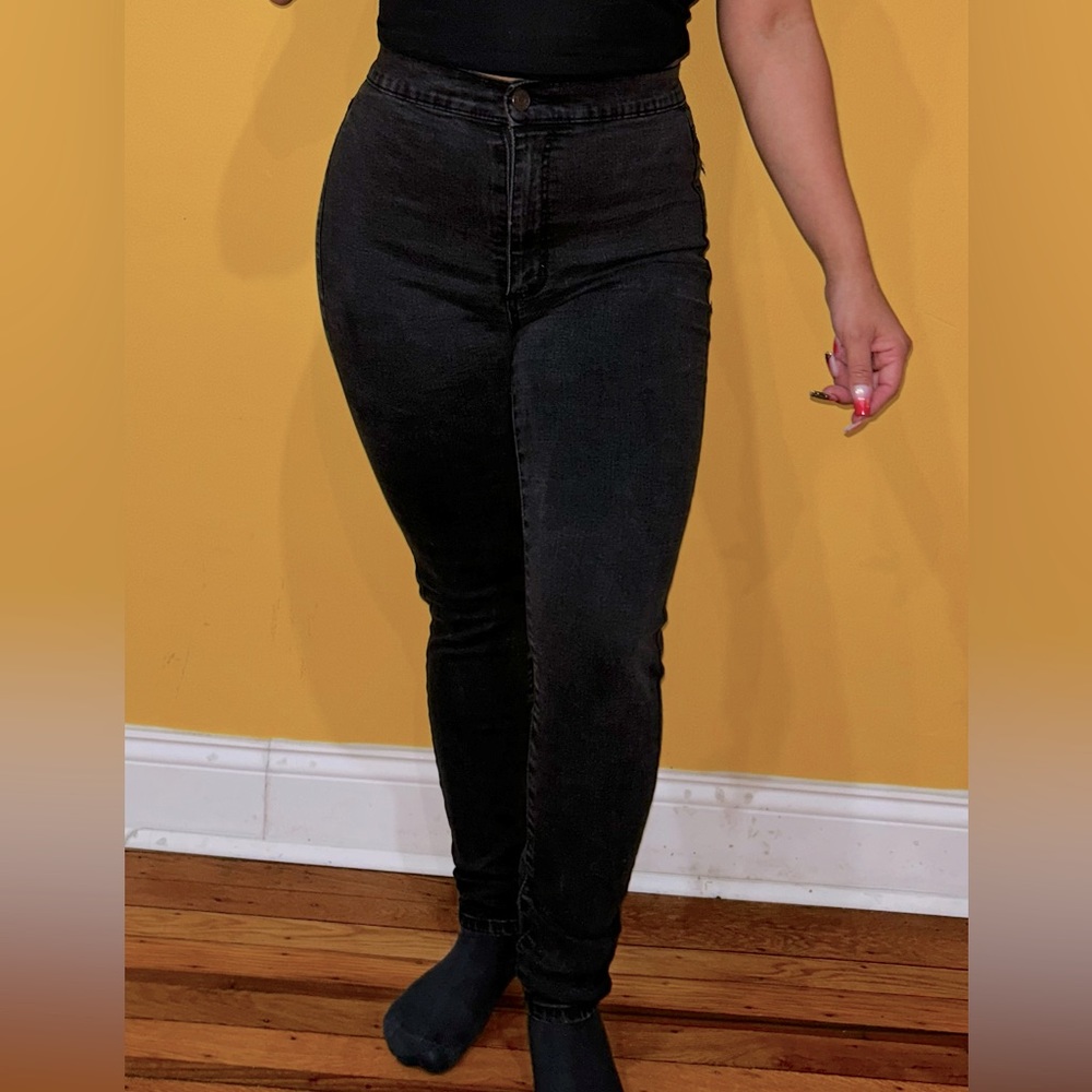 Sleek & Flattering: Black High Waisted Skinny Jeans